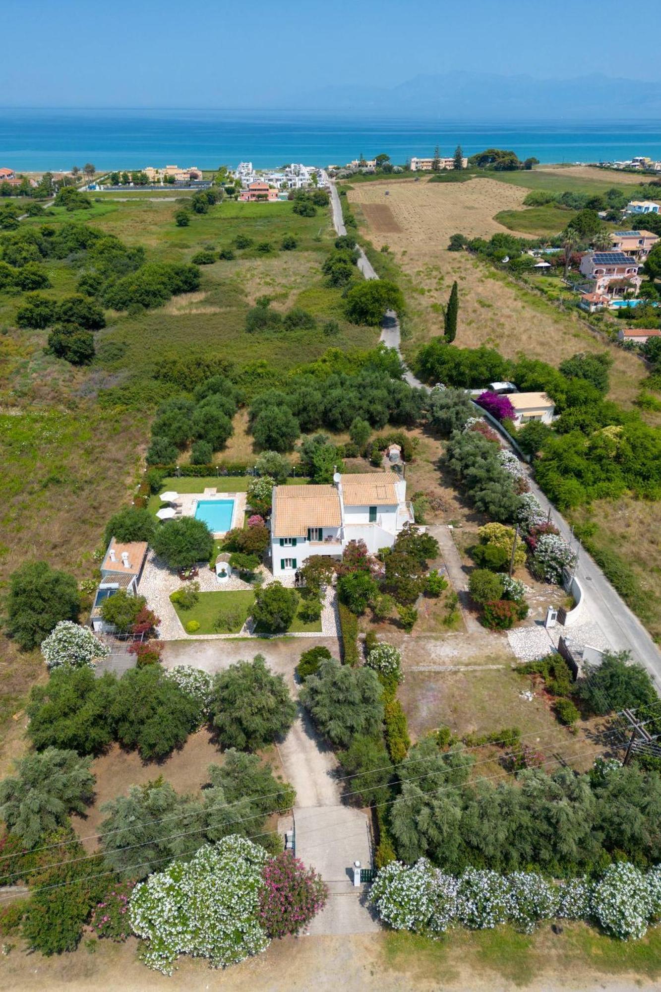 Skales Almiros Beach